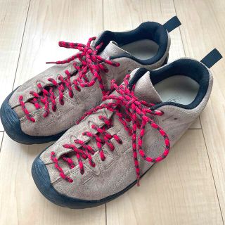 キーン(KEEN)の【値下げ】キーン ジャスパー  26.5 ベージュ×赤 KEEN シルバーミンク(スニーカー)