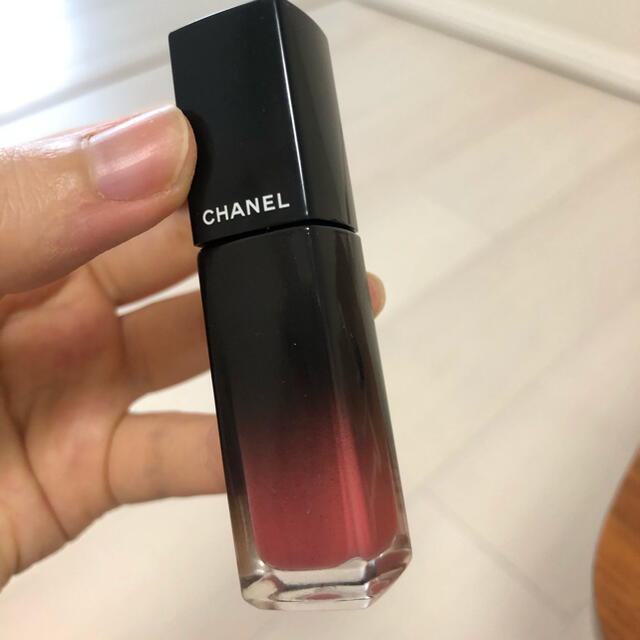 CHANEL(シャネル)のシャネル　ルージュアリュールラック　65 コスメ/美容のベースメイク/化粧品(口紅)の商品写真