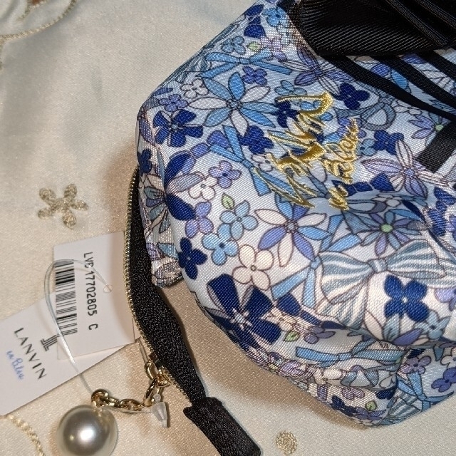 LANVIN en Bleu(ランバンオンブルー)のLANVIN 新品未使用タグ付き　ランバン　化粧ポーチ レディースのファッション小物(ポーチ)の商品写真