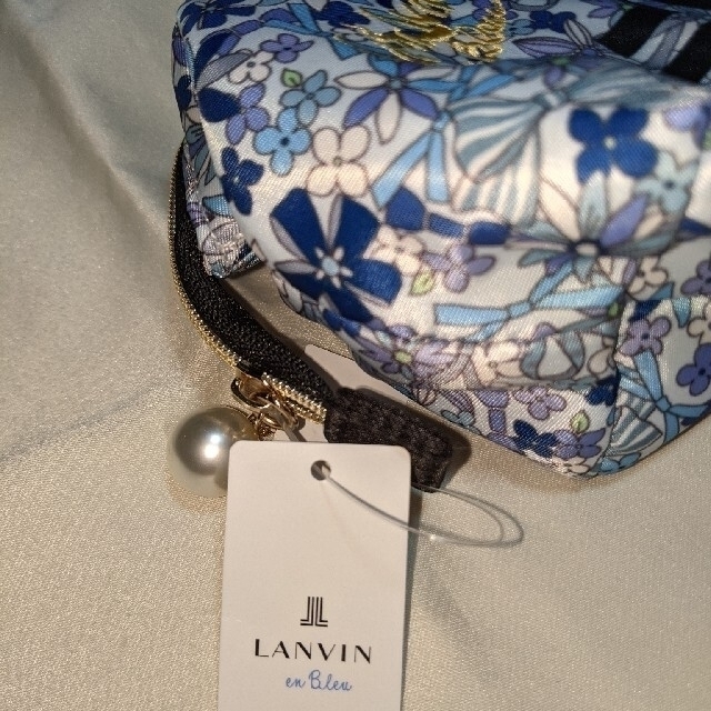 LANVIN en Bleu(ランバンオンブルー)のLANVIN 新品未使用タグ付き　ランバン　化粧ポーチ レディースのファッション小物(ポーチ)の商品写真