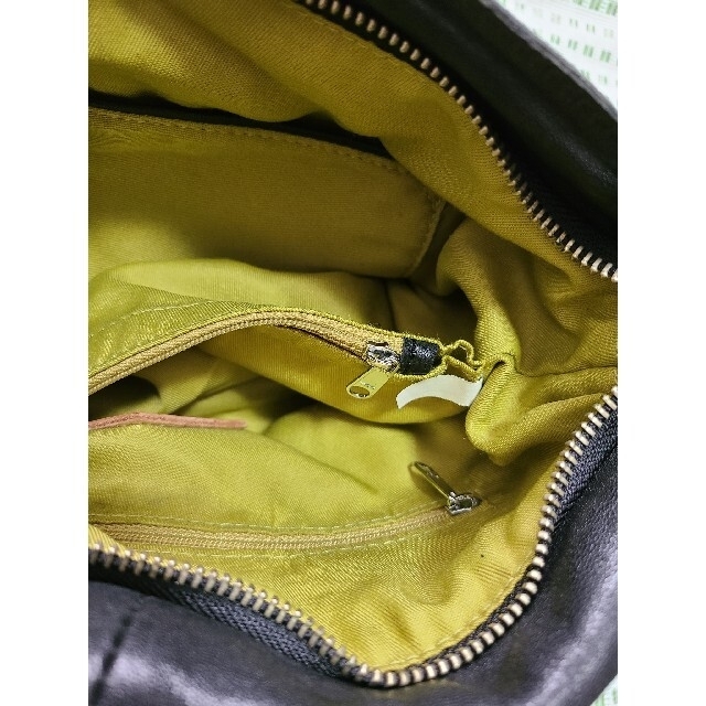 Ain Soph(アインソフ)の《 Ain Soph・アインソフ 》ウロコ状かぶせタッセルのレザー2wayバッグ レディースのバッグ(ショルダーバッグ)の商品写真