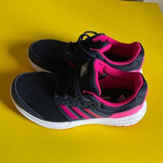 アディダス(adidas)のアディダス　ランニングシューズ　レディース　22.5cm(スニーカー)