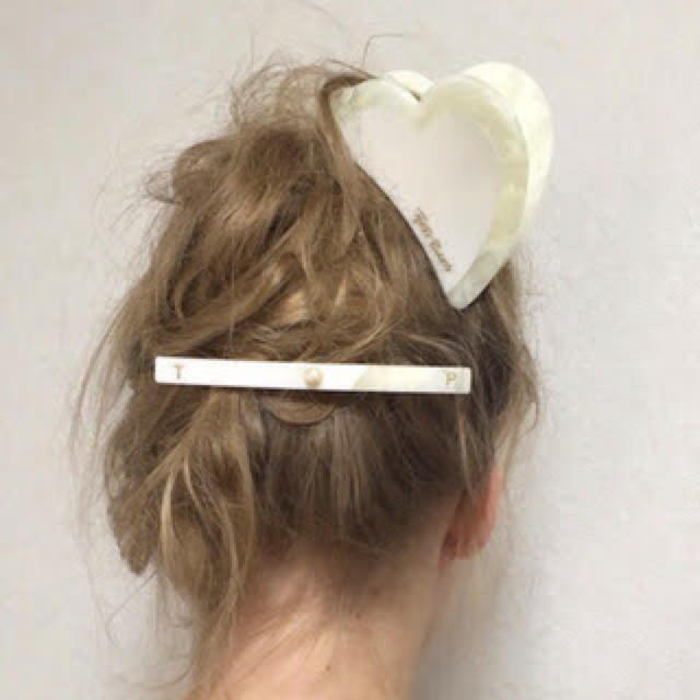 今期theatre productハートヘアクリップ レディースのヘアアクセサリー(バレッタ/ヘアクリップ)の商品写真