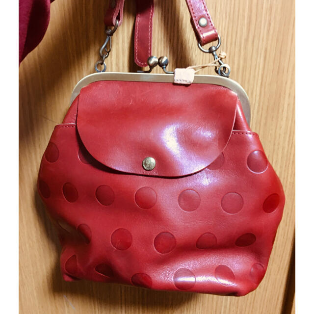 Kanmi.(カンミ)のkanmi がま口ショルダー鞄　赤　革 レディースのバッグ(ショルダーバッグ)の商品写真