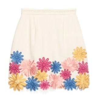 リリーブラウン(Lily Brown)のリリーブラウン フラワー 刺繍スカート(ひざ丈スカート)