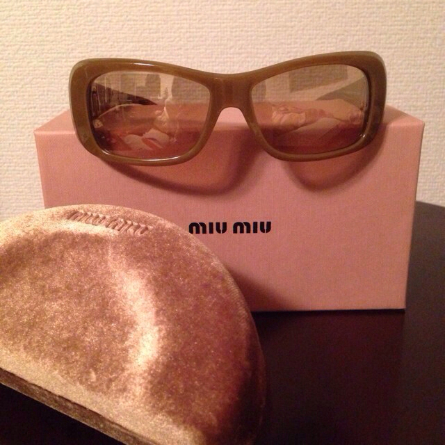 miumiu(ミュウミュウ)のmiu miu サングラス レディースのファッション小物(サングラス/メガネ)の商品写真