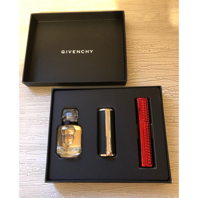 GIVENCHY(ジバンシィ)の【UU様専用】☆GIVENCHY  ミニチュアセット☆ コスメ/美容のキット/セット(コフレ/メイクアップセット)の商品写真