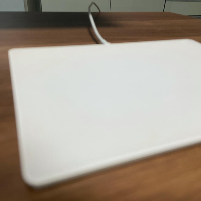 Apple(アップル)のAPPLE MAGIC TRACKPAD 2 ケーブル付き スマホ/家電/カメラのPC/タブレット(PC周辺機器)の商品写真