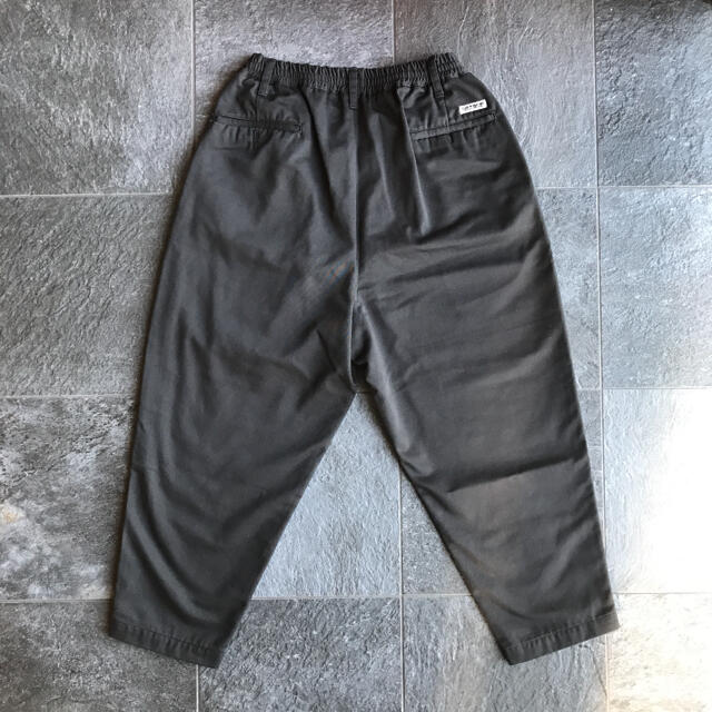 COOTIE(クーティー)のCOOTIE  T/C 2 Tuck Easy Pants メンズのパンツ(チノパン)の商品写真