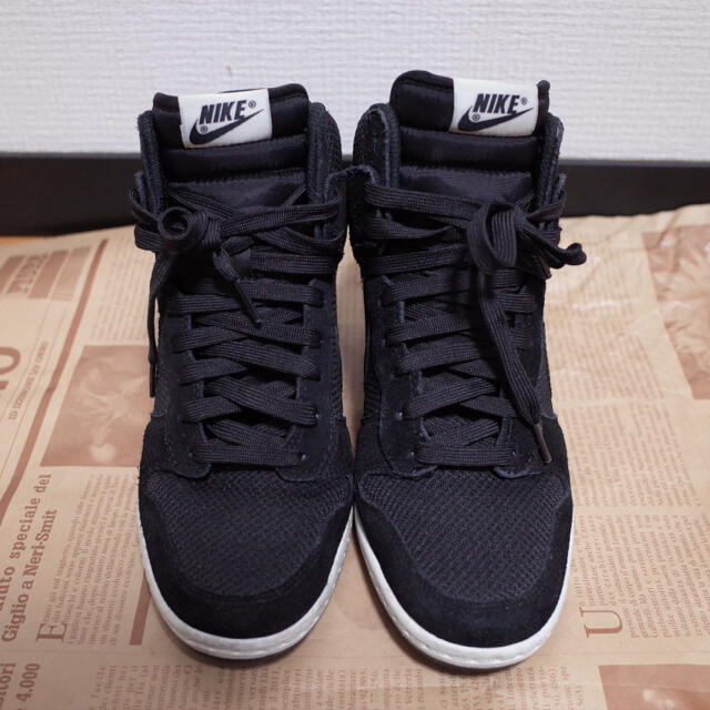 25cm NIKE WMNS DUNK SKY HI ESSENTIAL