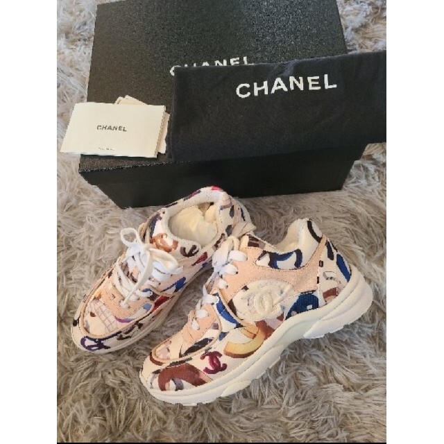 CHANEL(シャネル)の★美品★CHANEL 限定 スニーカー ３７ レディースの靴/シューズ(スニーカー)の商品写真