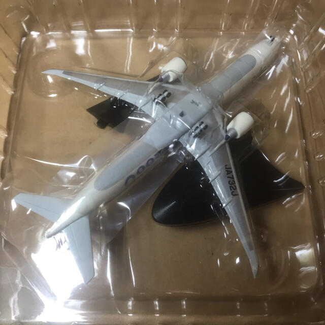 JAL(日本航空)(ジャル(ニホンコウクウ))のヘルパ　1/400 JALボーイング777-300ER サムライブルー　2006 エンタメ/ホビーのおもちゃ/ぬいぐるみ(模型/プラモデル)の商品写真