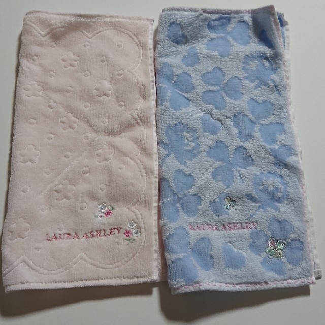 LAURA ASHLEY(ローラアシュレイ)のLAURA ASHLEY ローラアシュレイ タオルハンカチ　2枚組 レディースのファッション小物(ハンカチ)の商品写真