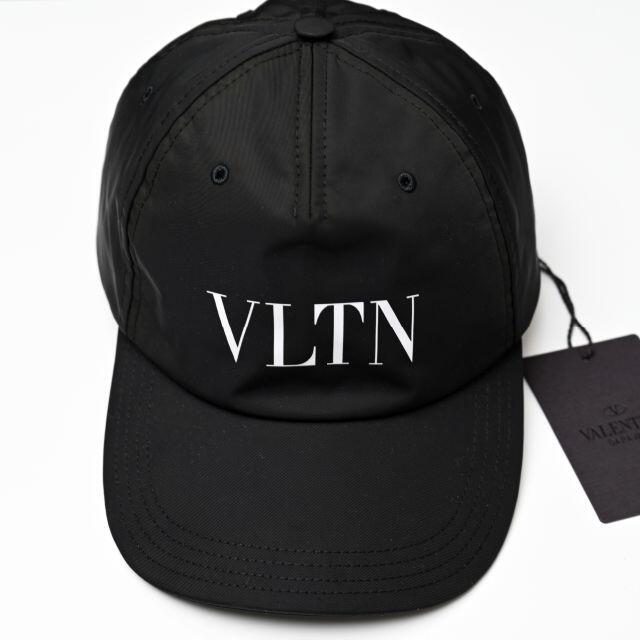 valentino garavani(ヴァレンティノガラヴァーニ)の新品 2021SS VALENTINO VLTN ロゴ ベースボールキャップ メンズの帽子(キャップ)の商品写真