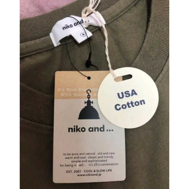 niko and...(ニコアンド)のnico and... ポケット付きUSA COTTON Tシャツ　カーキ レディースのトップス(Tシャツ(長袖/七分))の商品写真