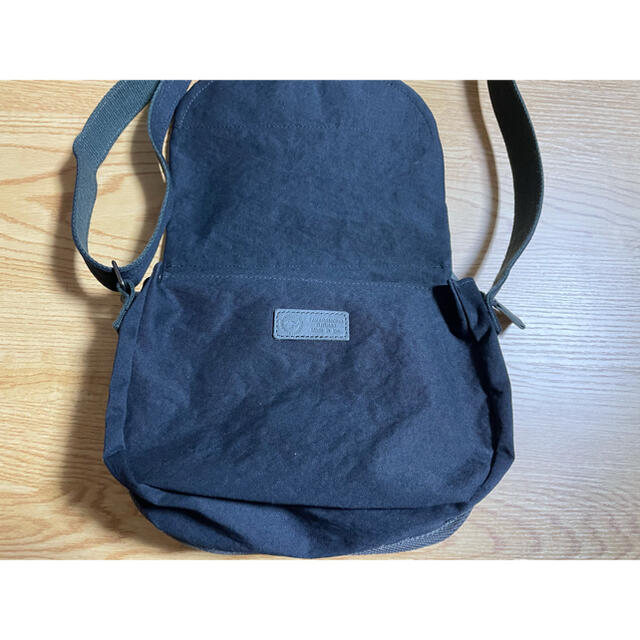 A.P.C(アーペーセー)のtutumu flap mini ブラック　ショルダーバッグ　豊岡鞄　ツツム レディースのバッグ(ショルダーバッグ)の商品写真
