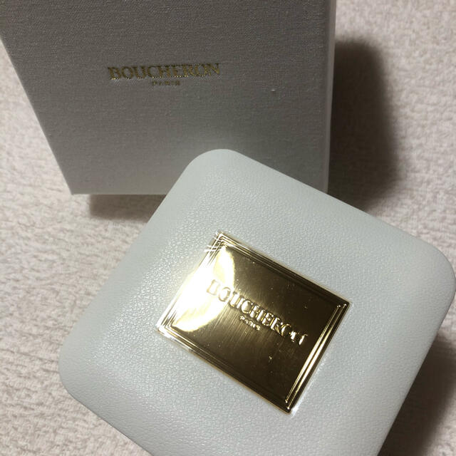 BOUCHERON(ブシュロン)のブシュロン　ネックレスボックス　外箱付き　超美品 レディースのアクセサリー(ネックレス)の商品写真