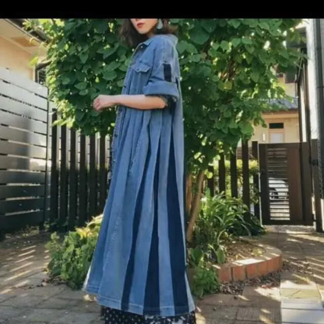 Ameri VINTAGE(アメリヴィンテージ)の【完売】KOH.style バックプリーツデニムシャツワンピース　2way レディースのワンピース(ロングワンピース/マキシワンピース)の商品写真