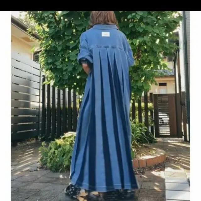 Ameri VINTAGE(アメリヴィンテージ)の【完売】KOH.style バックプリーツデニムシャツワンピース　2way レディースのワンピース(ロングワンピース/マキシワンピース)の商品写真