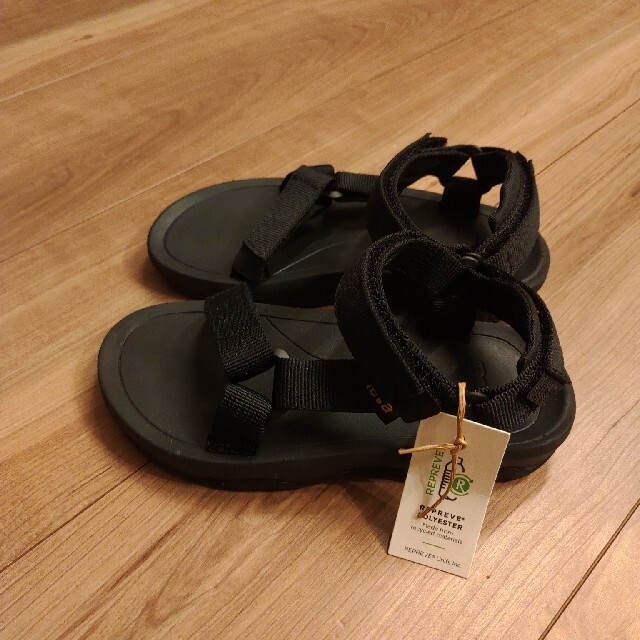 Teva(テバ)の箱なし　teva テバ　スポーツサンダル　キッズ　ジュニア　 キッズ/ベビー/マタニティのキッズ靴/シューズ(15cm~)(サンダル)の商品写真