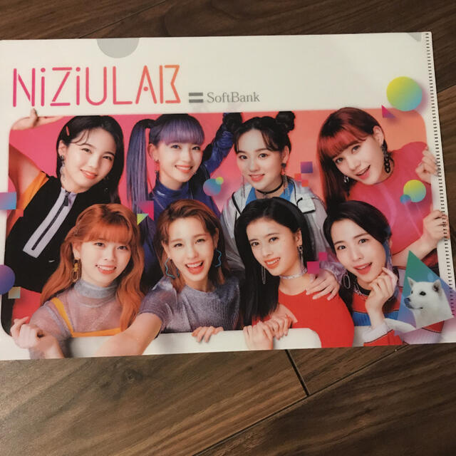 NIZIU クリアファイル エンタメ/ホビーのタレントグッズ(アイドルグッズ)の商品写真