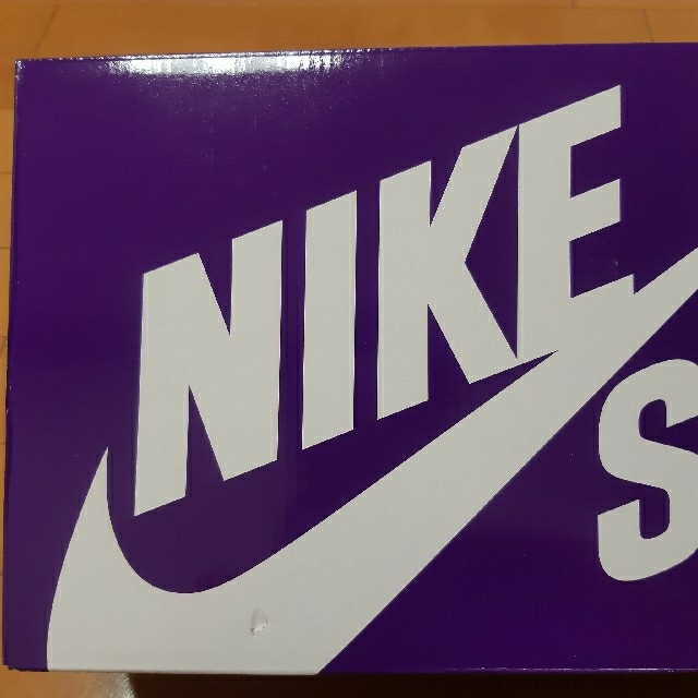 NIKE(ナイキ)のNIKE SB DUNK LOW CELADON メンズの靴/シューズ(スニーカー)の商品写真