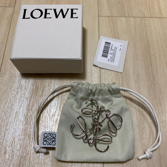 LOEWE(ロエベ)のロエベ　ブローチ レディースのアクセサリー(ブローチ/コサージュ)の商品写真