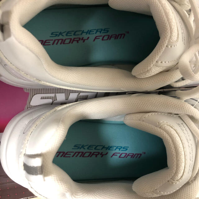 SKECHERS(スケッチャーズ)の‼️新品☆スケッチャーズ　MEMORY FOAM 25cm ホワイト　レディース レディースの靴/シューズ(スニーカー)の商品写真