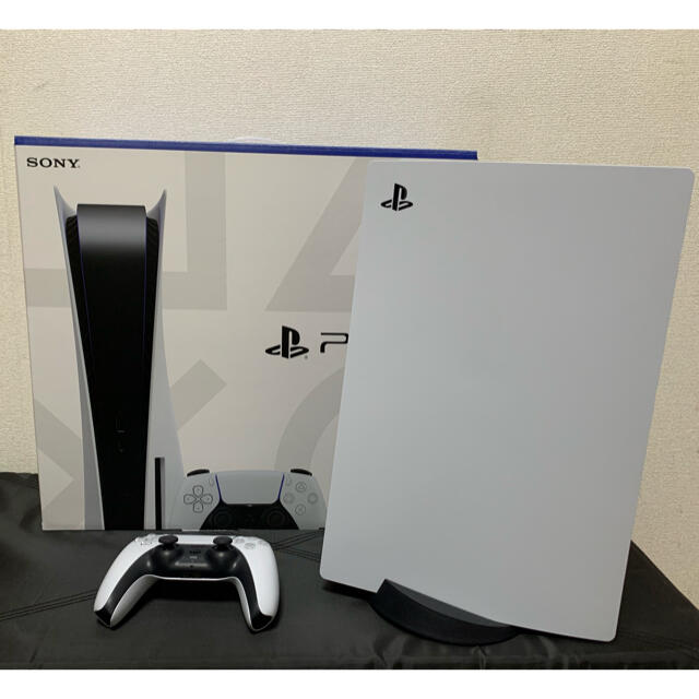 PlayStation(プレイステーション)のPlayStation5 本体 エンタメ/ホビーのゲームソフト/ゲーム機本体(家庭用ゲーム機本体)の商品写真