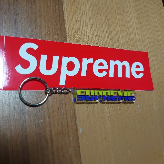 Supreme(シュプリーム)のシュプリーム　キーリング　ステッカー付 メンズのファッション小物(キーホルダー)の商品写真