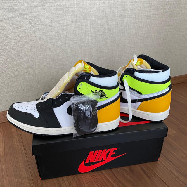 NIKE AIR JORDAN1 RETRO HIGH OG VOLT GOLD