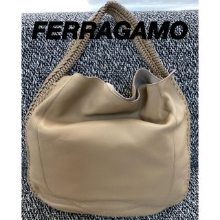 フェラガモ(Ferragamo)のショルダーバッグ　フェラガモ　ベージュ　新品未使用(ショルダーバッグ)