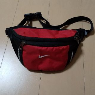 ナイキ(NIKE)のNIKE ウェストバッグ レッド×ブラック(ウエストポーチ)