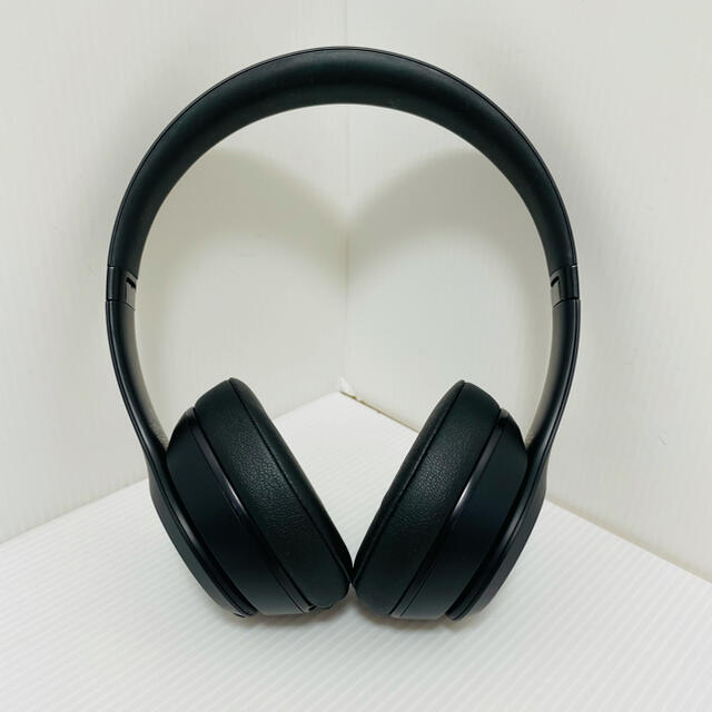 Beats by Dr Dre(ビーツバイドクタードレ)のbeatssolo3wirelessヘッドフォン　マットブラック スマホ/家電/カメラのオーディオ機器(ヘッドフォン/イヤフォン)の商品写真