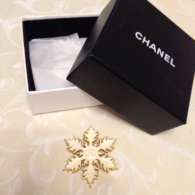 ♡CHANEL♡雪結晶ブローチ♡