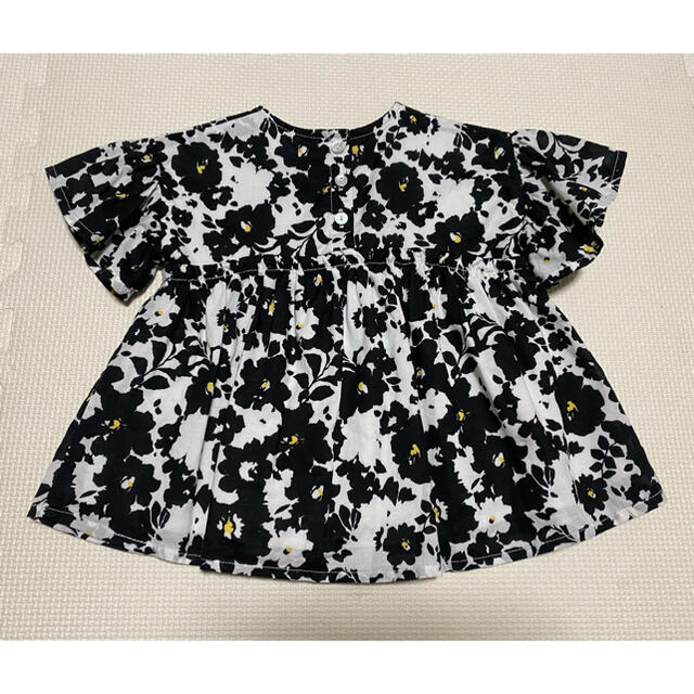 futafuta(フタフタ)の美品　フタフタブラッククローゼット　花柄トップス　80 キッズ/ベビー/マタニティのベビー服(~85cm)(シャツ/カットソー)の商品写真