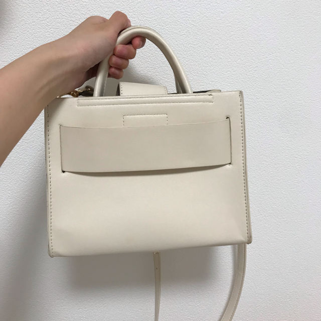 rienda(リエンダ)のrienda ♡ フロントコンプリケイティッドBAG  ホワイト レディースのバッグ(ショルダーバッグ)の商品写真