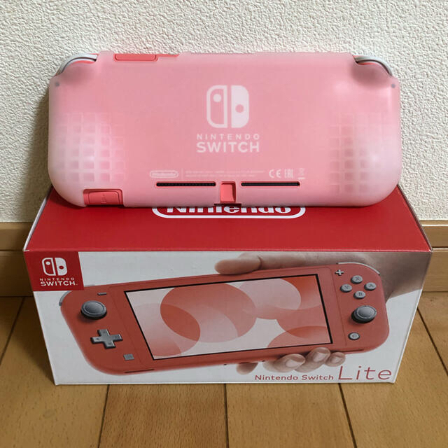 Nintendo Switch Lite コーラル　女性使用　美品