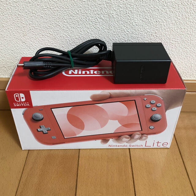 Nintendo Switch Lite コーラル　女性使用　美品