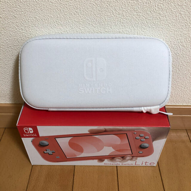 Nintendo Switch Lite コーラル　女性使用　美品