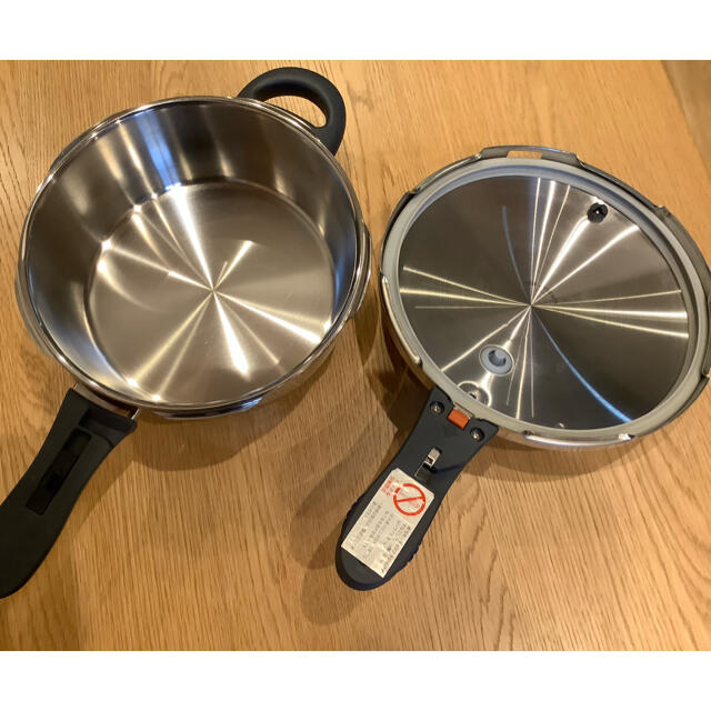 WMF(ヴェーエムエフ)のWMF パーフェクトプラス　圧力鍋　3.0L 美品　ガラス葢付き インテリア/住まい/日用品のキッチン/食器(鍋/フライパン)の商品写真