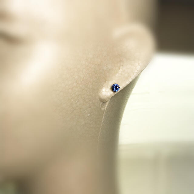 k18 ピアス 5mm デニムブルーCZ  ピアス 1ペア レディースのアクセサリー(ピアス)の商品写真