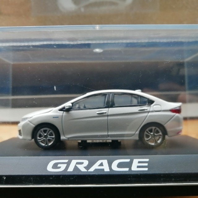 ホンダ(ホンダ)のホンダ グレイスハイブリッド GRACE カラーサンプルミニカー エンタメ/ホビーのおもちゃ/ぬいぐるみ(ミニカー)の商品写真