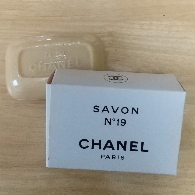 CHANEL(シャネル)のシャネル CHANEL NO°19   サヴォン   石けん 未使用 コスメ/美容のボディケア(ボディソープ/石鹸)の商品写真