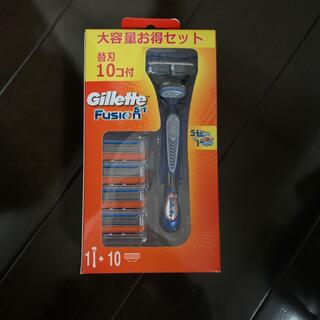 ジレ(gilet)の専用　gillette　フュージョン　髭剃り　替刃10個　本体(メンズシェーバー)