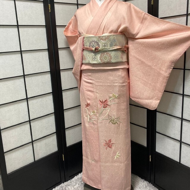 メル様 2956 訪問着 百合文 刺繍 かわいい 地模様 カラー胴裏 正絹の通販 By 菊ノ条 S Shop ラクマ メル様 2956 訪問着 百合文 刺繍 かわいい 地模様 カラー胴裏 正絹の通販 By 菊ノ条 S Shop ラクマ
