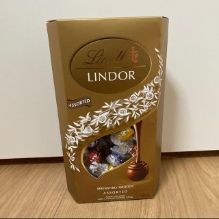 リンツ(Lindt)の未開封　Lindt リンドールアソート　コストコ　大人気　高級チョコレート(菓子/デザート)