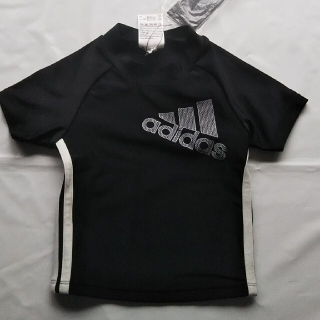 adidas(アディダス)の新品  アディダス  ラッシュガード  110  小さめ キッズ/ベビー/マタニティのキッズ服男の子用(90cm~)(水着)の商品写真