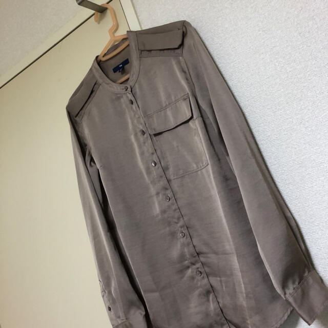 GAP(ギャップ)のサテン　長袖シャツ　ブラウス レディースのトップス(シャツ/ブラウス(長袖/七分))の商品写真