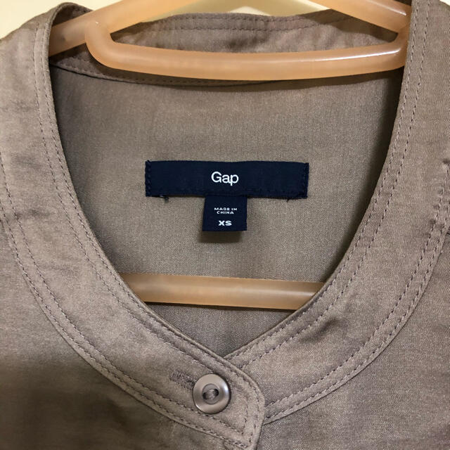 GAP(ギャップ)のサテン　長袖シャツ　ブラウス レディースのトップス(シャツ/ブラウス(長袖/七分))の商品写真